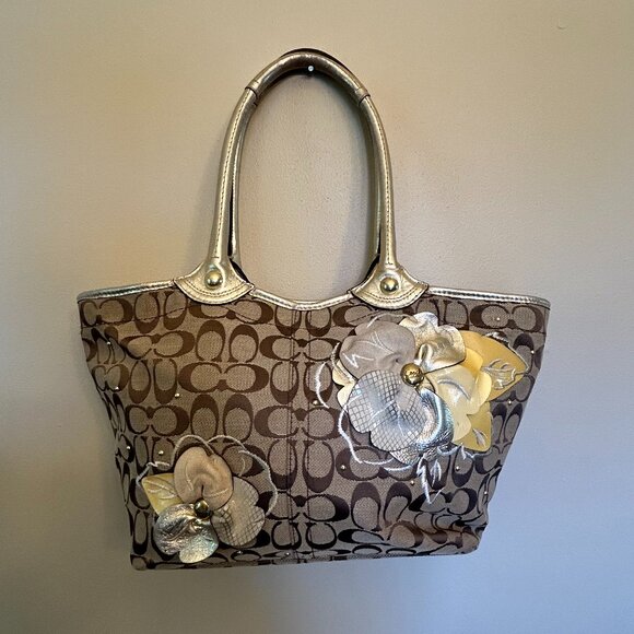Coach F16276 Bleecker Floral Signature Applique Tote Gold Khaki - Picture 1 of 16